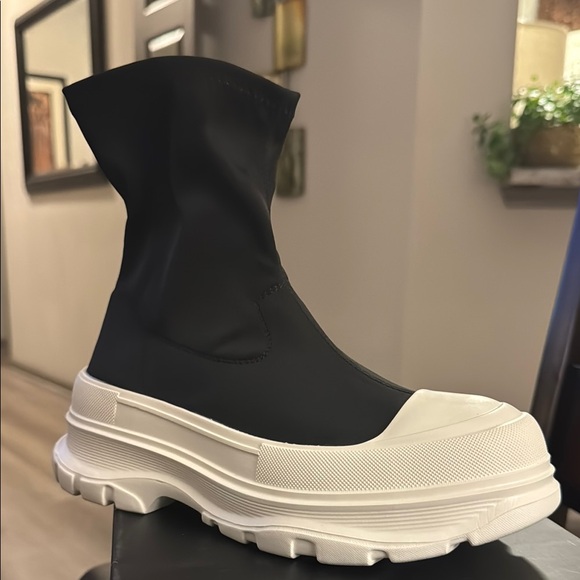 Cape Robbin Gig-Sideper sneaker boots 🥾 BRAND NEW❣️Size 7 - Picture 2 of 15